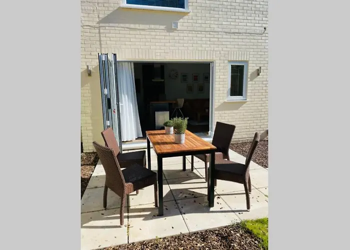 Luxury Apartment-Golden Triangle, Parking & Garden