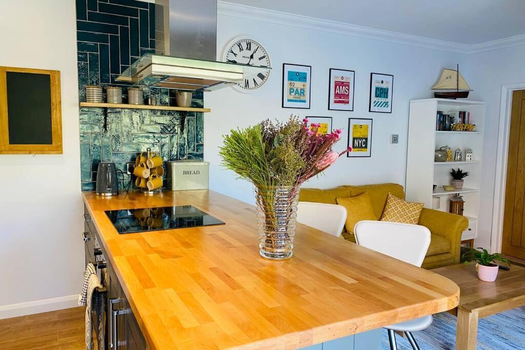Luxury Apartment-golden Triangle, Parking & Garden Apartment