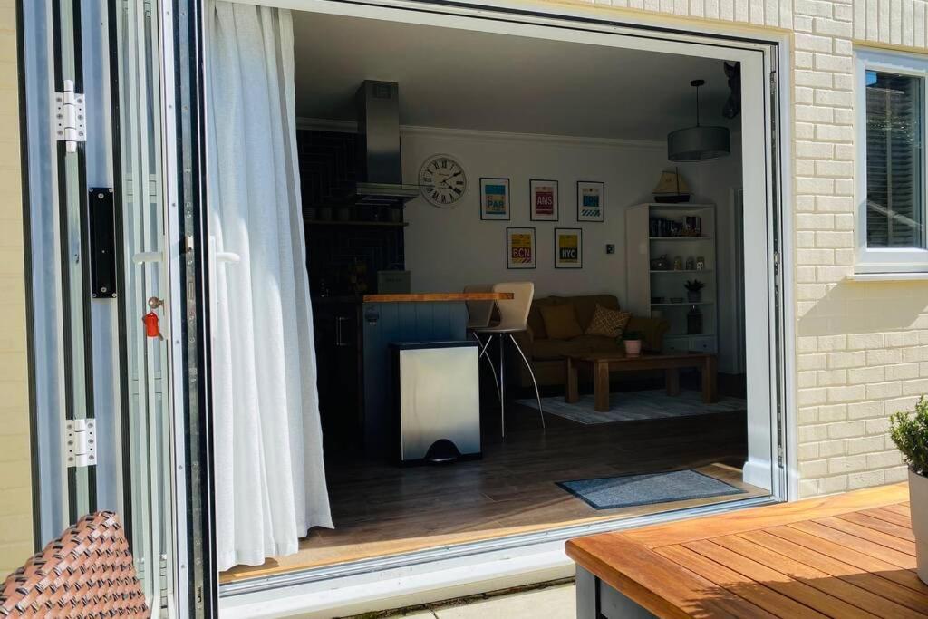Luxury Apartment-golden Triangle, Parking & Garden