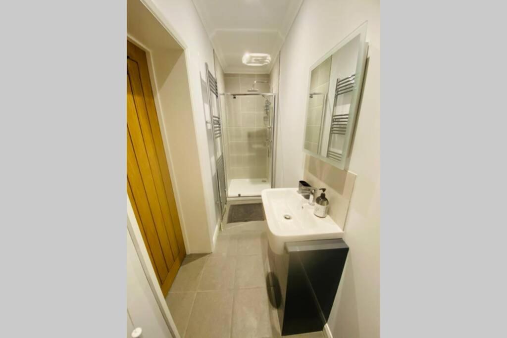 Luxury Apartment-golden Triangle, Parking & Garden Apartment Norwich