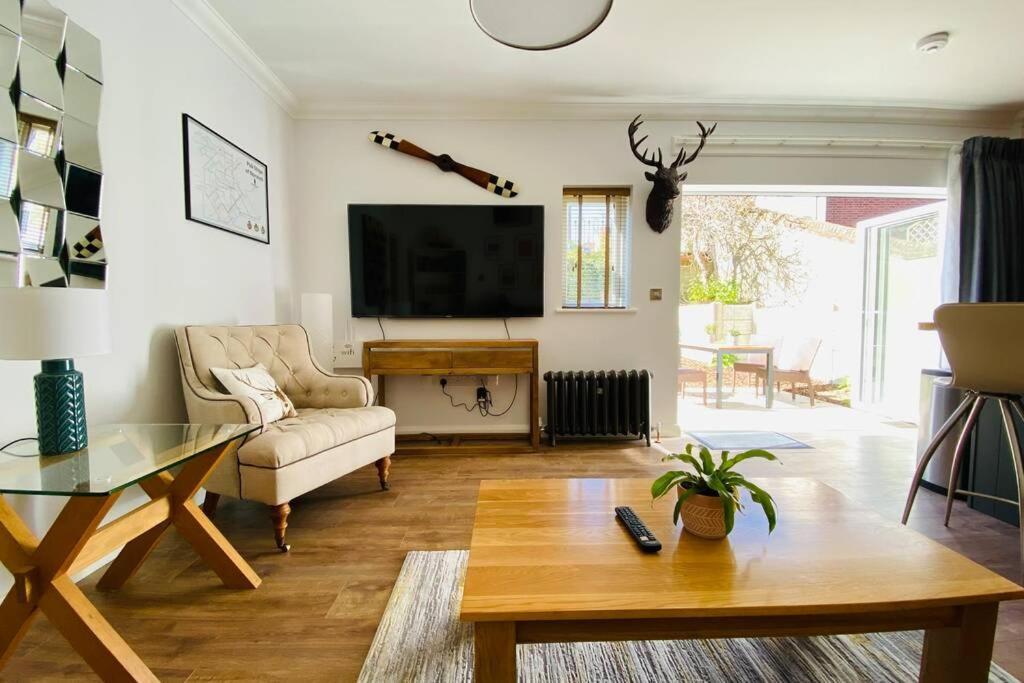 Luxury Apartment-golden Triangle, Parking & Garden *
