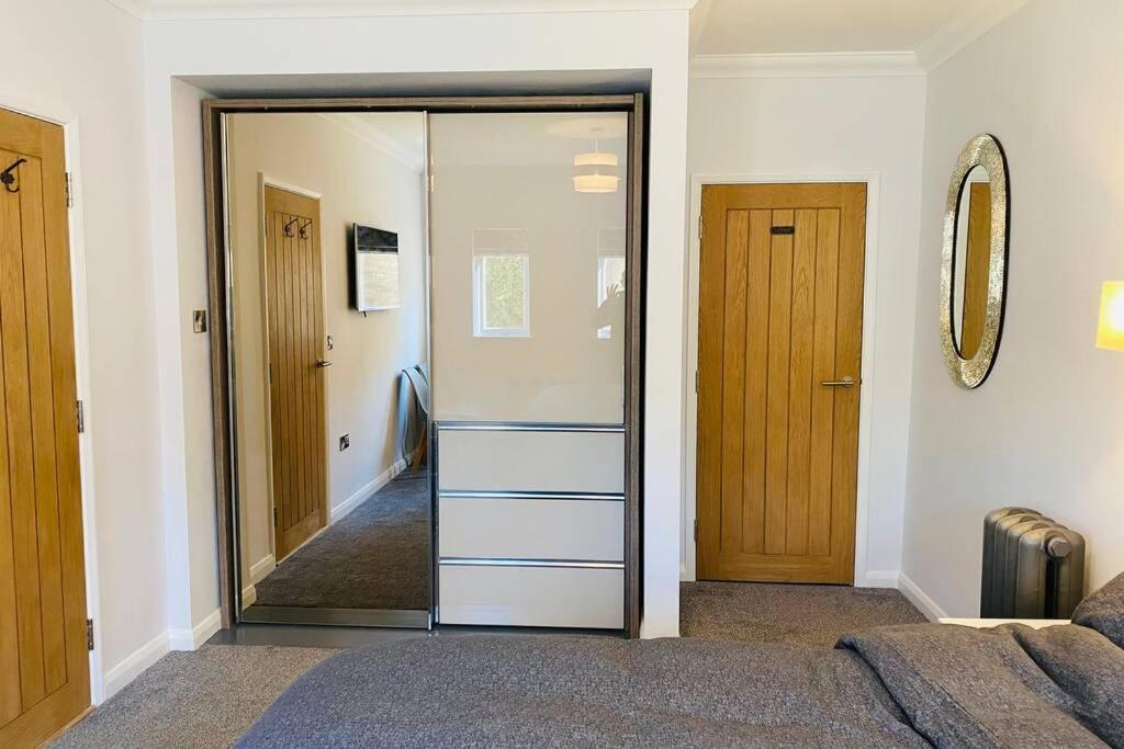 Luxury Apartment-golden Triangle, Parking & Garden Apartment *